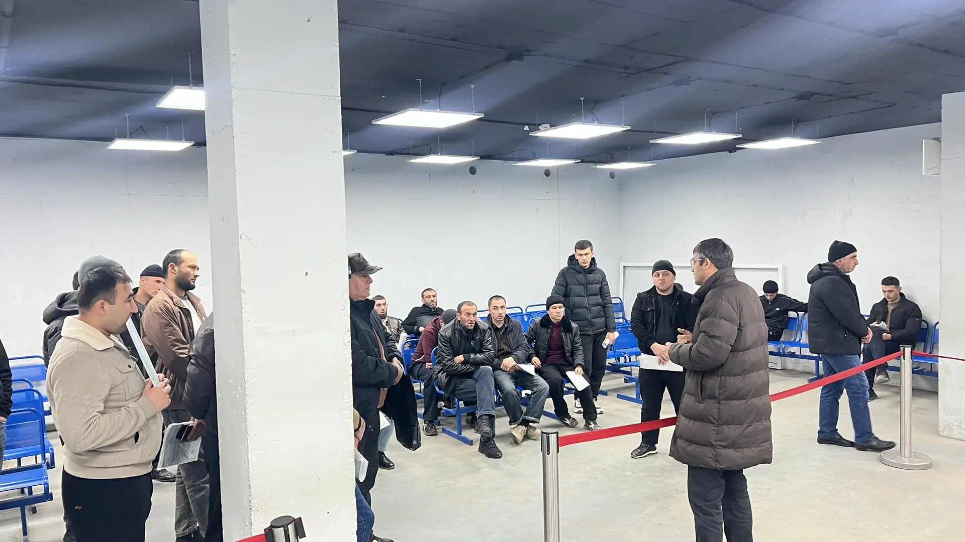 Жить по законам России. 80 иностранным гражданам, работающим в Дагестане, разъяснили правила пребывания на территории страны